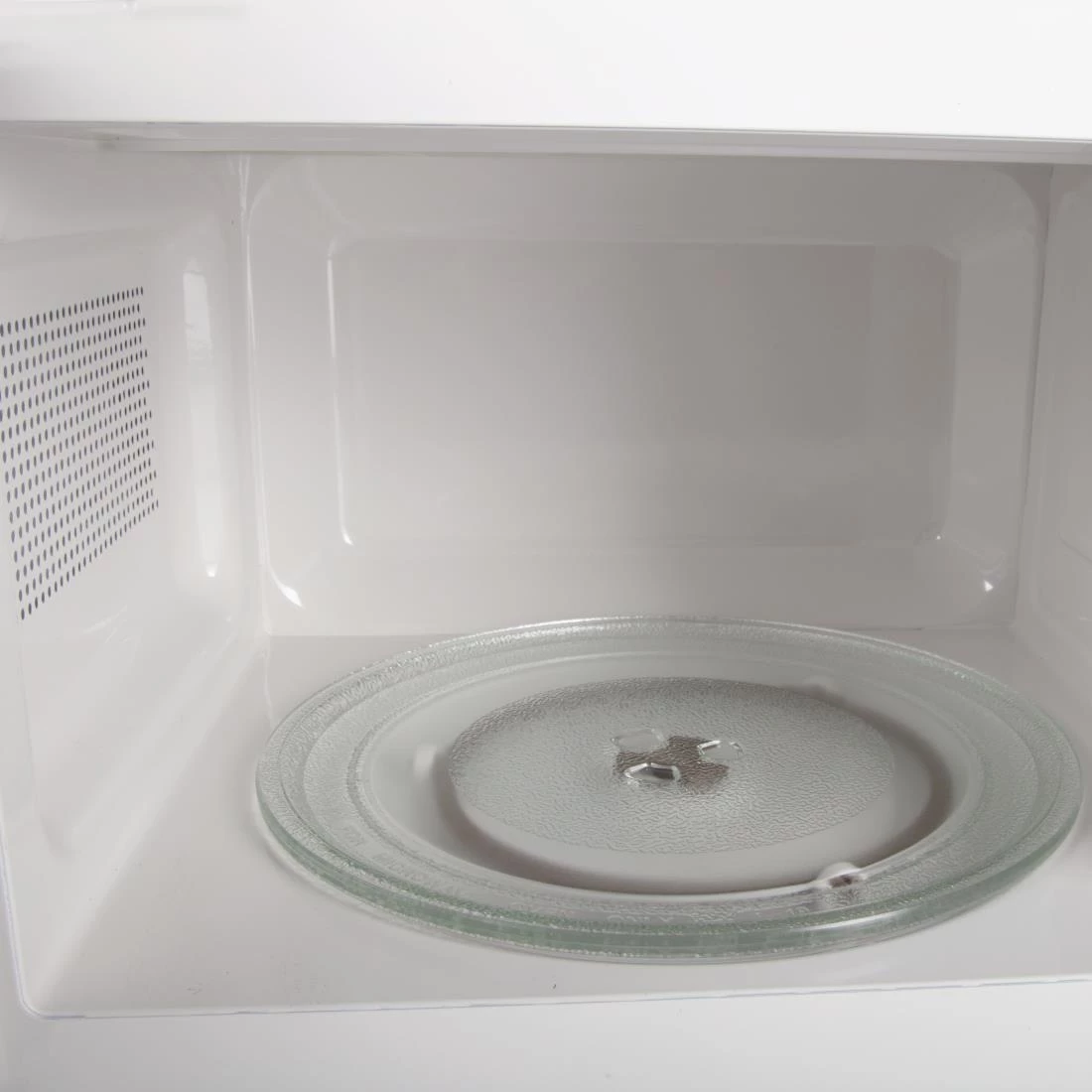 Caterlite Compact Microwave 17ltr 700W - Image 7