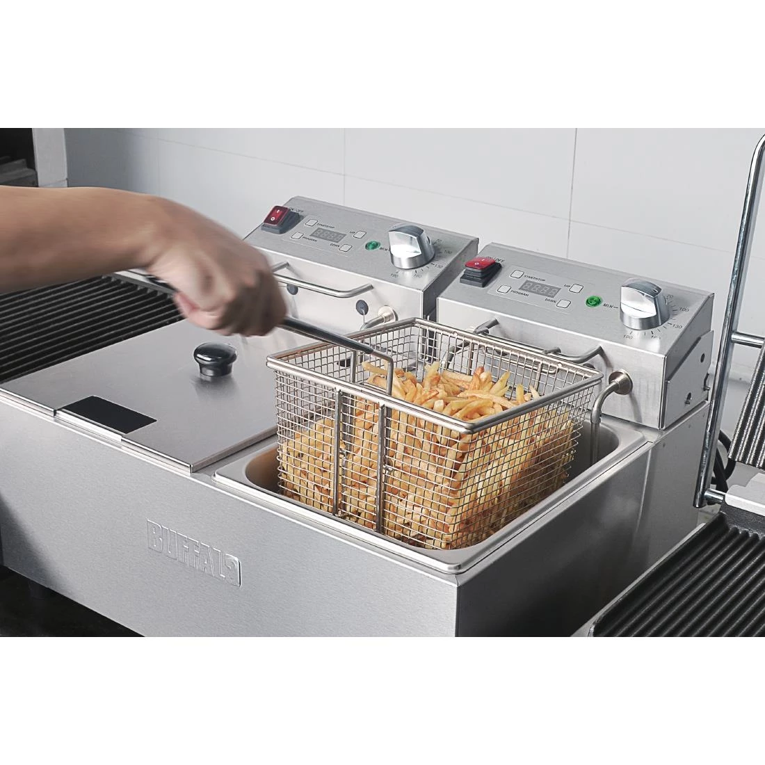Buffalo Twin Tank Twin Basket 2x5Ltr Countertop Fryer With Timers 2x2.8kW - Image 2