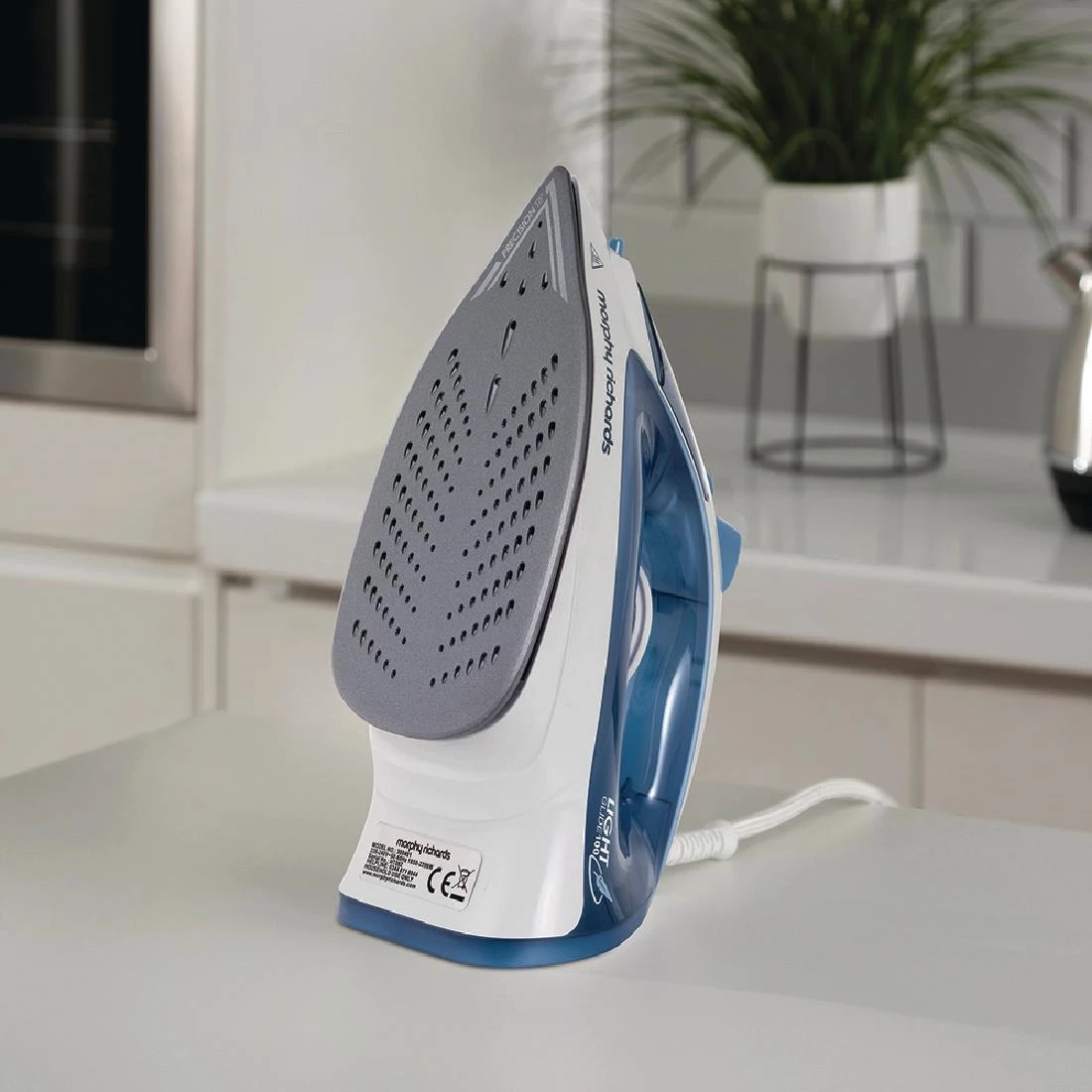 Morphy Richards Light Glide 100 Steam Iron - Image 2