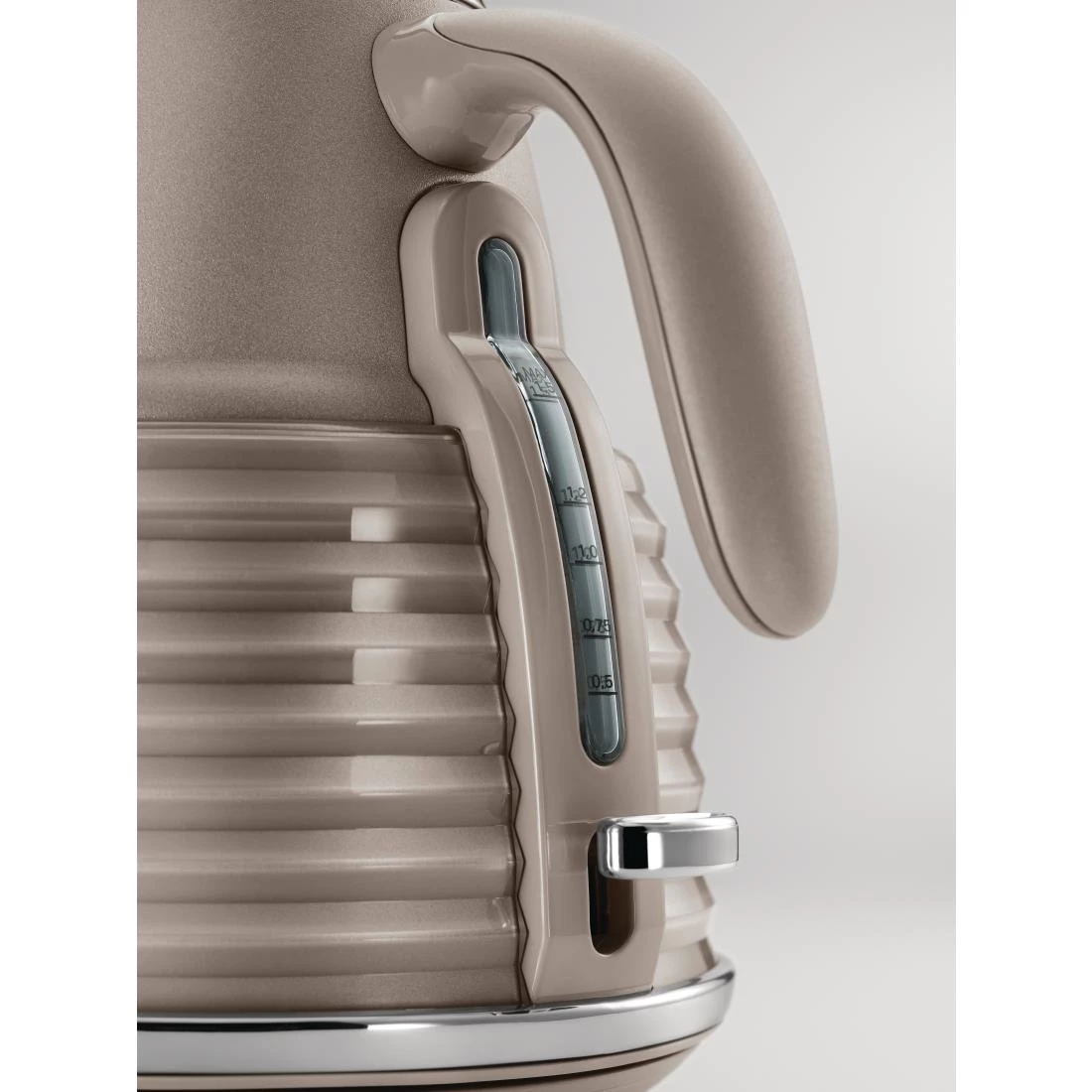 DeLonghi Scolpito Kettle Biege KBZS3001BG - Image 5
