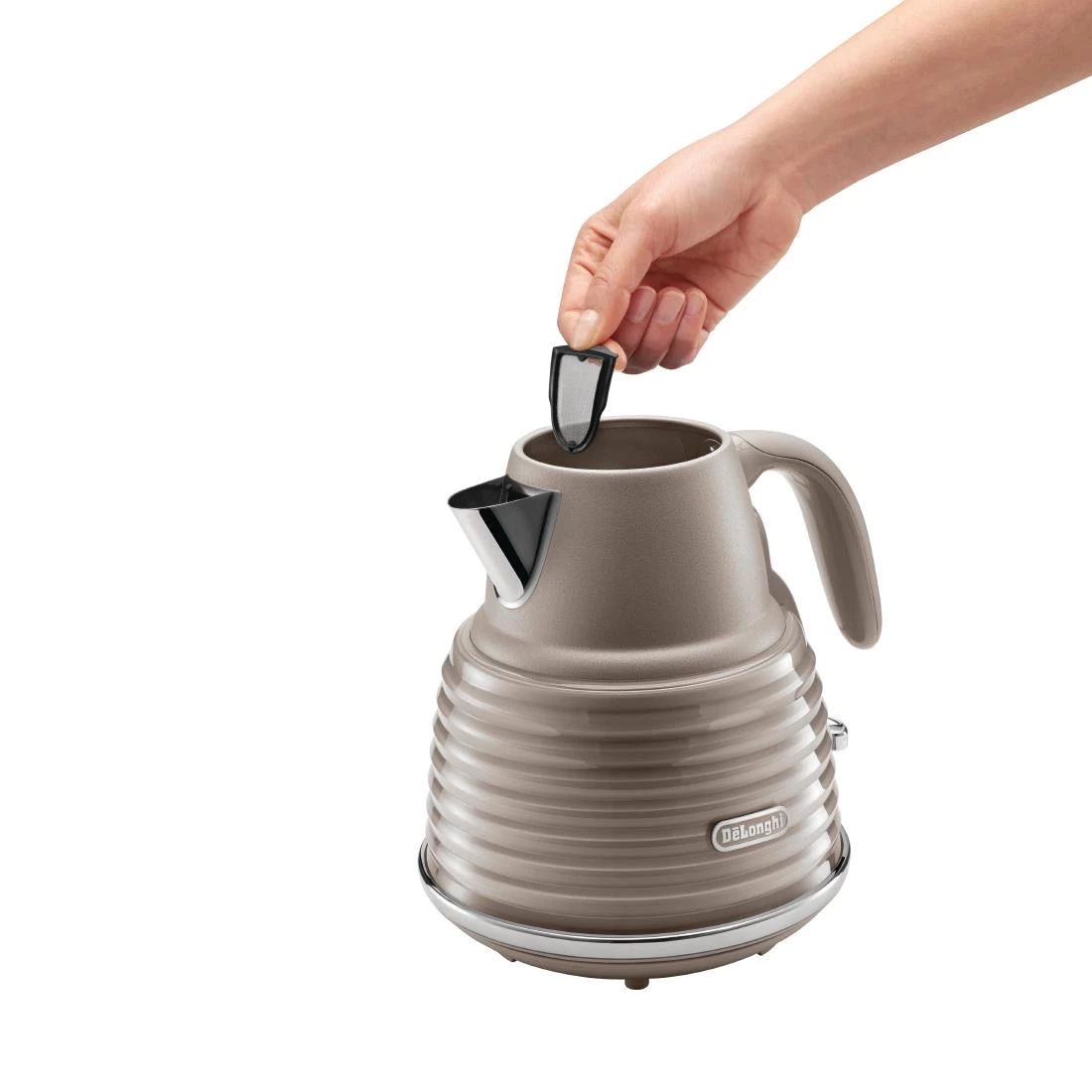 DeLonghi Scolpito Kettle Biege KBZS3001BG - Image 4